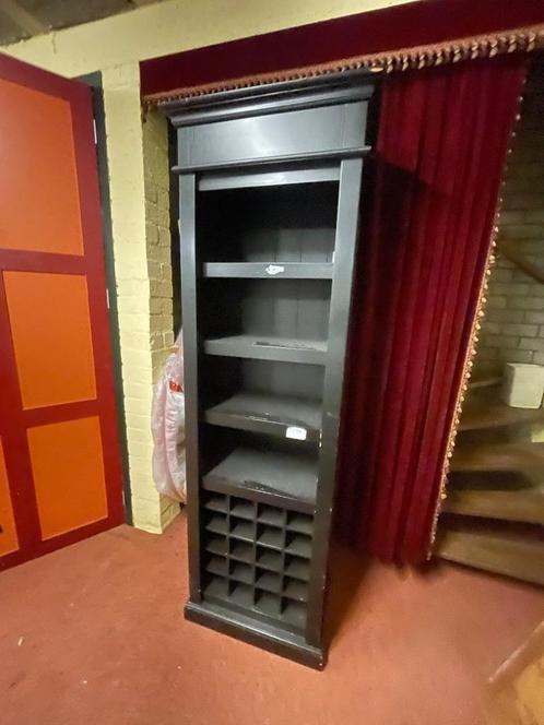 ZWARTE SMALLE OPEN KAST met wijnrek – WIJNKAST met schade, Huis en Inrichting, Woonaccessoires | Wijnrekken, Zo goed als nieuw