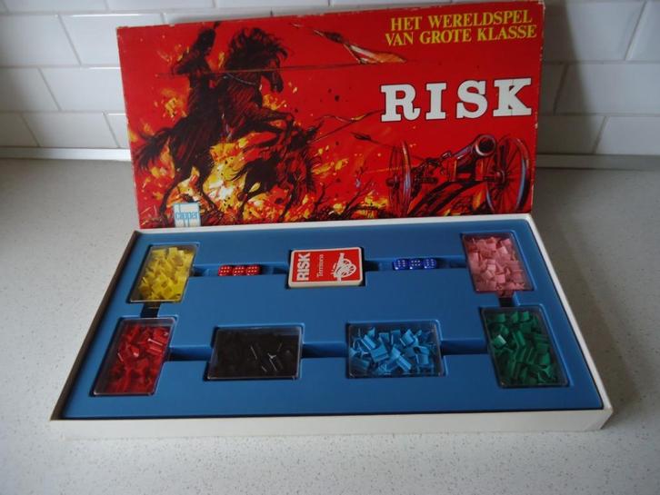 Vintage "RISK" van Clipper in goede staat., Hobby en Vrije tijd, Gezelschapsspellen | Bordspellen, Gebruikt, Een of twee spelers