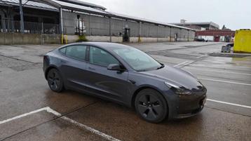 Tesla Model 3 vierwielaandrijving met twee motoren met groot beschikbaar voor biedingen