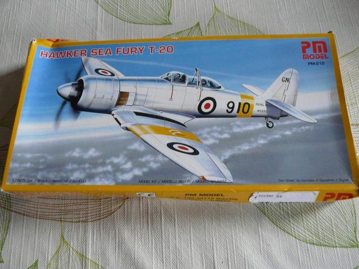 HAWKER SEA FURY T20 BIPLACE PM MODEL, Hobby en Vrije tijd, Modelbouw | Vliegtuigen en Helikopters, Nieuw, Vliegtuig, 1:72 tot 1:144