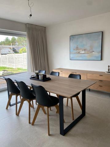 Woon- en eetkamerset eik massief (tafels, commode, tv kast…) beschikbaar voor biedingen