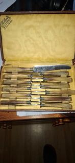 Anciens couverts de service, Enlèvement