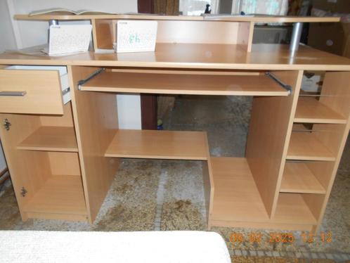 bureau, Huis en Inrichting, Bureaus, Zo goed als nieuw, Bureau, Ophalen