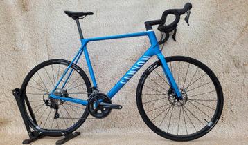 Vélo de route/de course Canyon Ultimate CF SL XXL 105 Disc disponible aux enchères