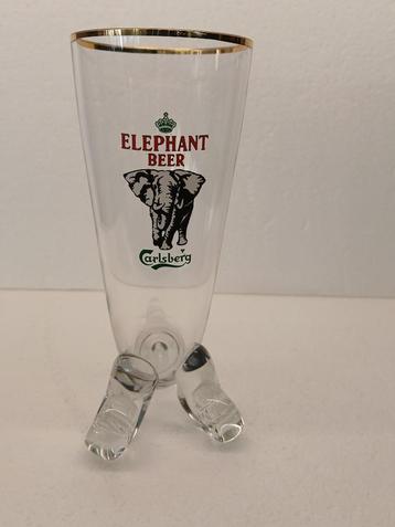 Ancien verre CARLSBERG ELEPHANT BEER avec pattes d'éléphant, Enlèvement ou Envoi, Comme neuf, Verre ou Verres, Autres marques