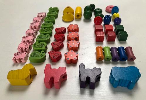 houten kralen verschillende kleuren en vormen, Kinderen en Baby's, Speelgoed | Houten speelgoed, Gebruikt, Ophalen of Verzenden