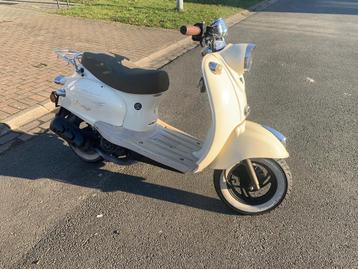 Venesi scooter 2021- 2256km beschikbaar voor biedingen