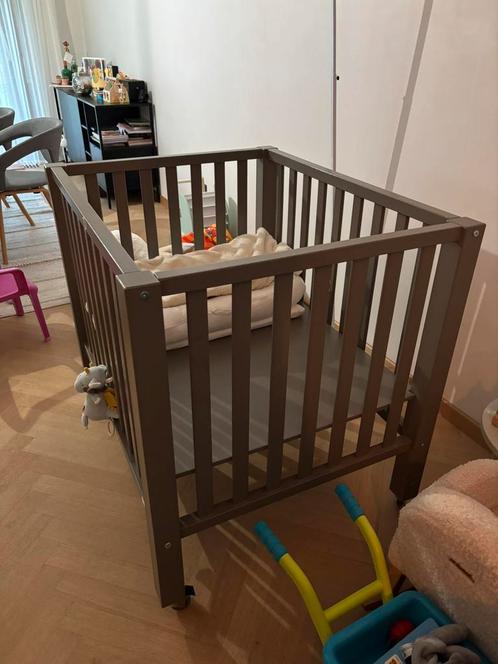 Babypark stevig en goede staat, Kinderen en Baby's, Babyparken, Zo goed als nieuw, Rechthoekig, Wieltjes, Ophalen