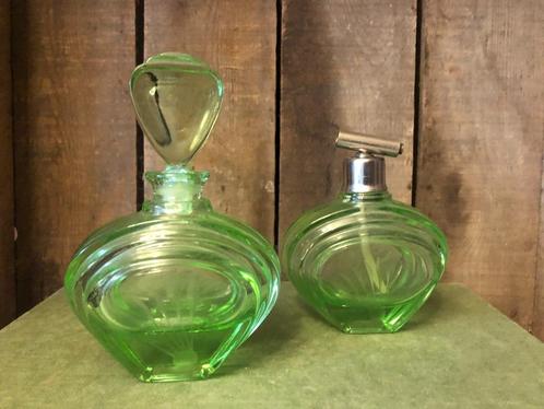 Art deco parfum groen kristal flesjes set, Antiquités & Art, Antiquités | Verre & Cristal, Enlèvement