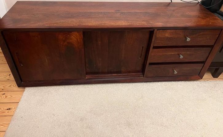 Eigentijds dressoir van massief acaciahout, Huis en Inrichting, Kasten | Dressoirs, Zo goed als nieuw, Ophalen