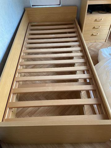 Bed met lattoflex beschikbaar voor biedingen