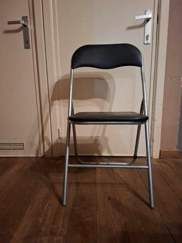 Opvouwbare stoel beschikbaar voor biedingen