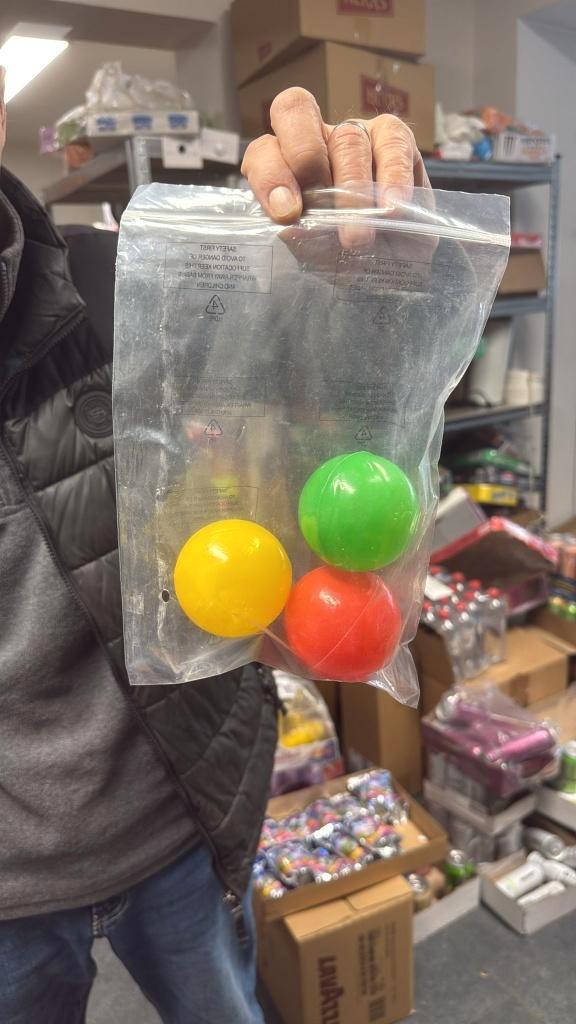 Plastic gekleurde ballen 6 cm , ideaal voor Carnaval, Zakelijke goederen, Stock en Retail | Partijen goederen, Speelgoed en Cadeaus