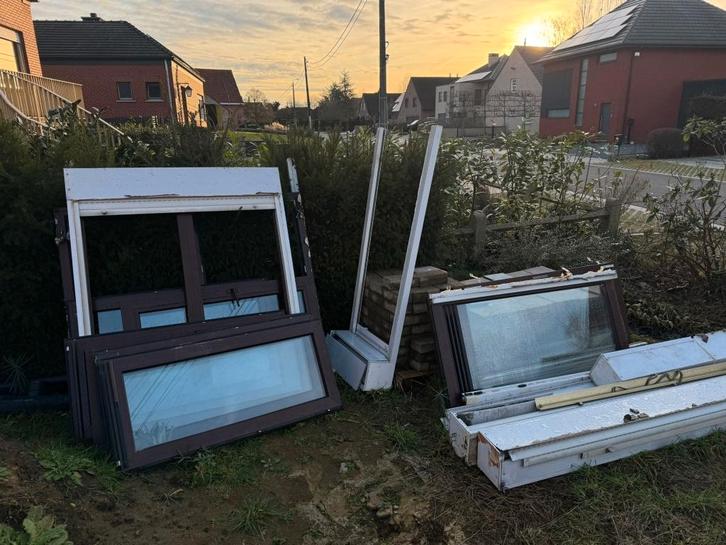 Gratis PVC ramen, Doe-het-zelf en Bouw, Glas en Ramen, Gebruikt, Gevelraam of Ruit, Dubbelglas, Ophalen