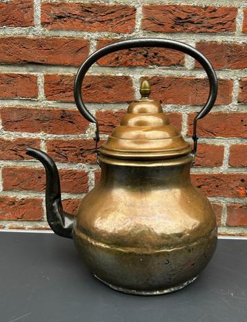 Oude koperen waterketel, moor beschikbaar voor biedingen