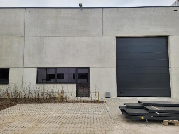 Magazijn te huur dicht bij op- en afritten Massenhoven 216m², Immo, Huizen te huur, Provincie Antwerpen, Overige soorten, Direct bij eigenaar