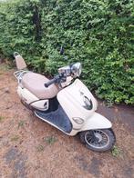 A KLASSE scooter 50cc met papieren en sleutel start en rijd, Fietsen en Brommers, Ophalen of Verzenden, Zo goed als nieuw