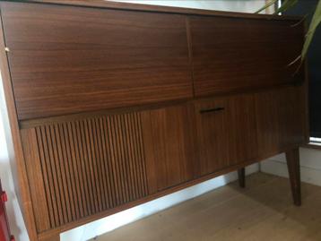 Vintage 60’s platenspelerk kastje beschikbaar voor biedingen