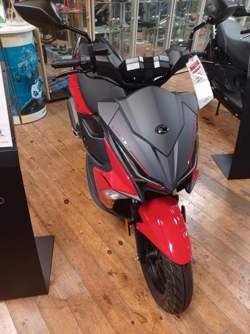 1 jaar oude Brommer Kymco 50cc, Fietsen en Brommers, Scooters | Kymco, Zo goed als nieuw, Super 8, Klasse B (45 km/u), Benzine