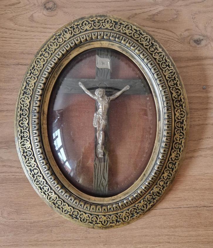 ️ Oud kruisbeeld onder een wereldbol — eind 19e eeuw, Antiek en Kunst, Antiek | Religieuze voorwerpen, Ophalen of Verzenden