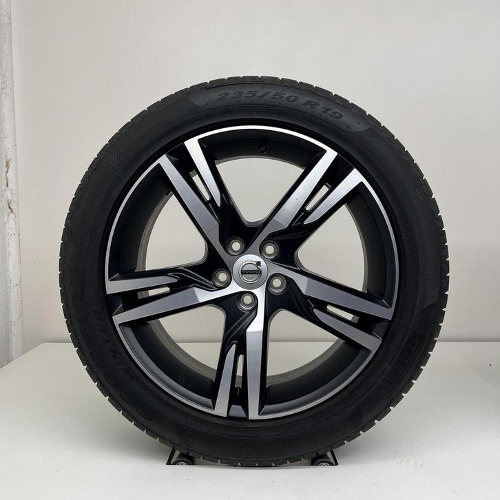 Volvo 19 inch R-design velgen + winterbanden XC40 V90CC, Auto-onderdelen, Banden en Velgen, Banden en Velgen, Winterbanden, 19 inch