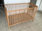 Klein kinderbed, helemaal van hout., Ophalen, Zo goed als nieuw