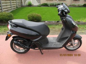 a  klasse scooter voor opmaak of onderdelen beschikbaar voor biedingen
