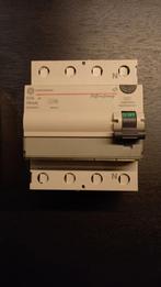 Differentieelschakelaar 4P 230V/400V 63A 30mA, Doe-het-zelf en Bouw, Ophalen, Zo goed als nieuw, Overige typen