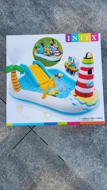 Intex kinderzwembad + 9 zachte matten + waterpistolen beschikbaar voor biedingen