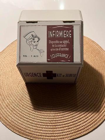 Houten opbergdoosje medisch thema beschikbaar voor biedingen