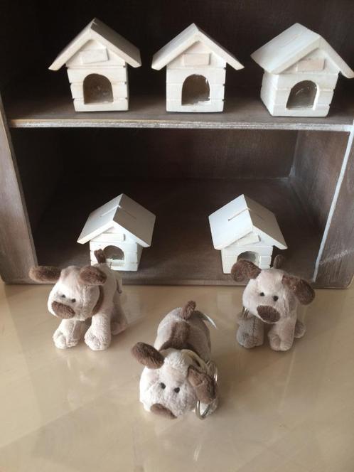 Hondenhok met pluche hondensleutelhangers UITVERKOOP, Kinderen en Baby's, Kraamcadeaus en Geboorteborden, Nieuw, Kraamcadeau, Ophalen of Verzenden
