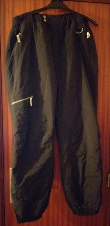 Pantalon de ski noir  disponible aux enchères