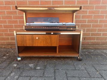 Vintage platenspeler meubel / TV kast op wielen  beschikbaar voor biedingen
