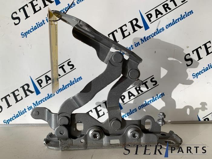 Motorkap Scharnier van een Mercedes C-Klasse, Auto-onderdelen, Overige Auto-onderdelen, Mercedes-Benz, Gebruikt, 3 maanden garantie