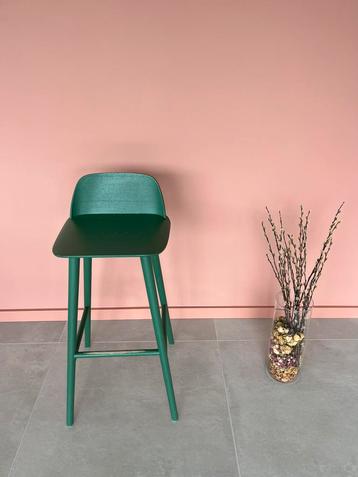 Muuto Nerd eiken barkruk Green 75cm -50% beschikbaar voor biedingen