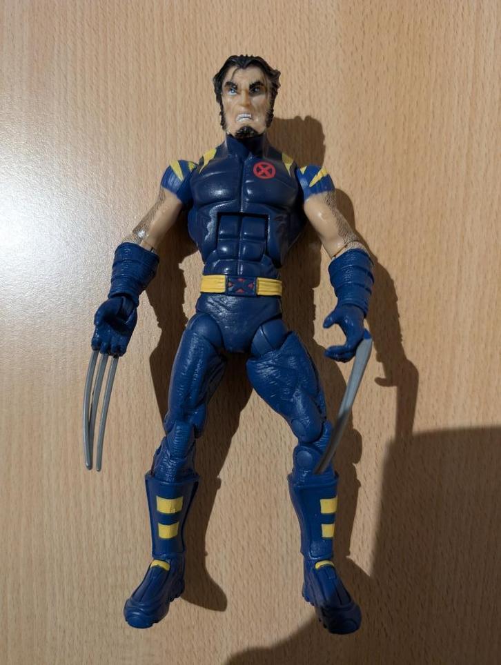 Marvel Legends - Ultimate Wolverine Blue Variant (2006), Verzamelen, Stripfiguren, Zo goed als nieuw, Beeldje of Figuurtje, Superheld