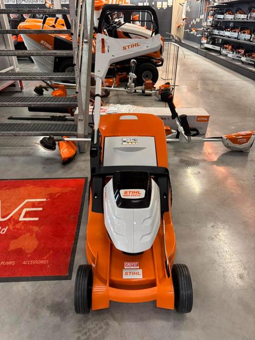 Nieuwe Stihl RMA 443 VC met mulchingkit, Tuin en Terras, Grasmaaiers, Nieuw, Accu-grasmaaier, 40 t/m 49 cm, Cirkelmaaier, Opvangbak