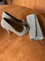 Ensemble sac et chaussures, Enlèvement