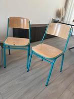 2 blauwe schoolstoelen te koop, Huis en Inrichting, Stoelen, Blauw, Gebruikt, Hout, Ophalen