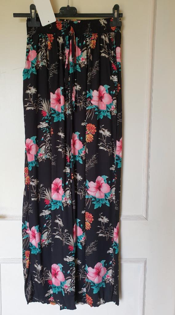 broek brede pijpen zwart bloemen roos groen taille+elastiek, Kleding | Dames, Broeken en Pantalons, Nieuw, Maat 38/40 (M), Zwart