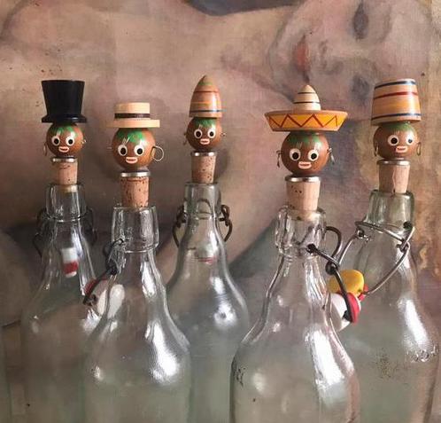 4 bouchons de bouteille vintage avec hommes au chapeau, Antiquités & Art, Curiosités & Brocante, Enlèvement ou Envoi