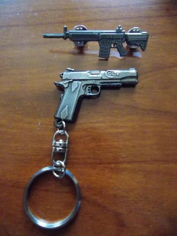 original colt factory 1911 keychain+pin M4
