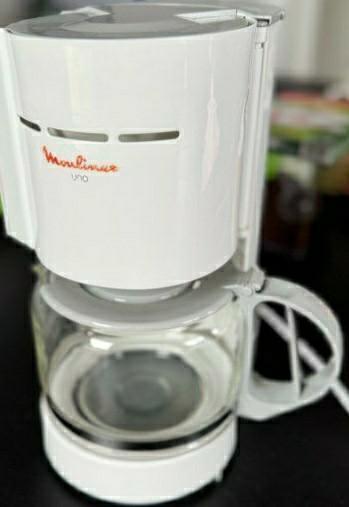 Witte 'Moulinex Uno' koffiemachine. beschikbaar voor biedingen