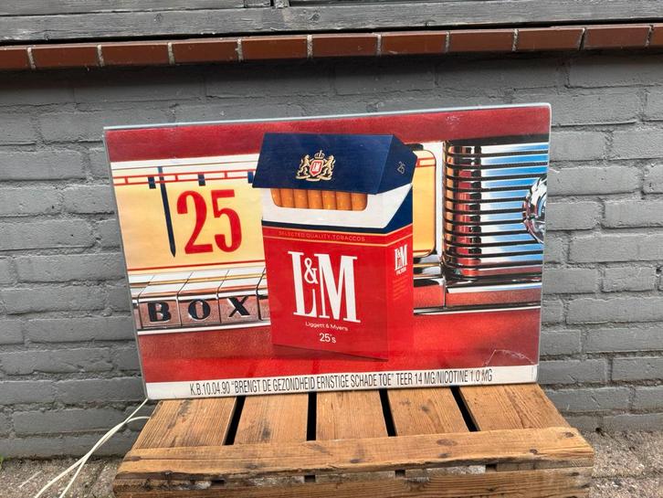 Boîte à lumière publicitaire pour cigarettes L&M, Collections, Marques & Objets publicitaires, Utilisé, Table lumineuse ou lampe (néon)