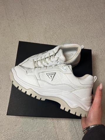 Guess sneakers Limited edition beschikbaar voor biedingen