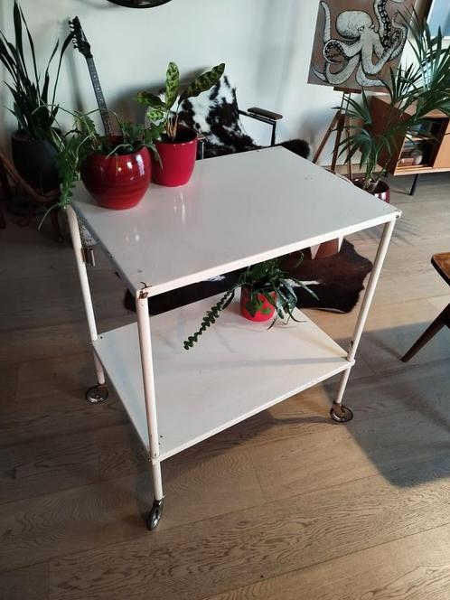 🍀Mooie vintage/industriële ziekenhuistrolley🍀, Huis en Inrichting, Tafels | Bijzettafels, Gebruikt, Rechthoekig, 60 cm of meer