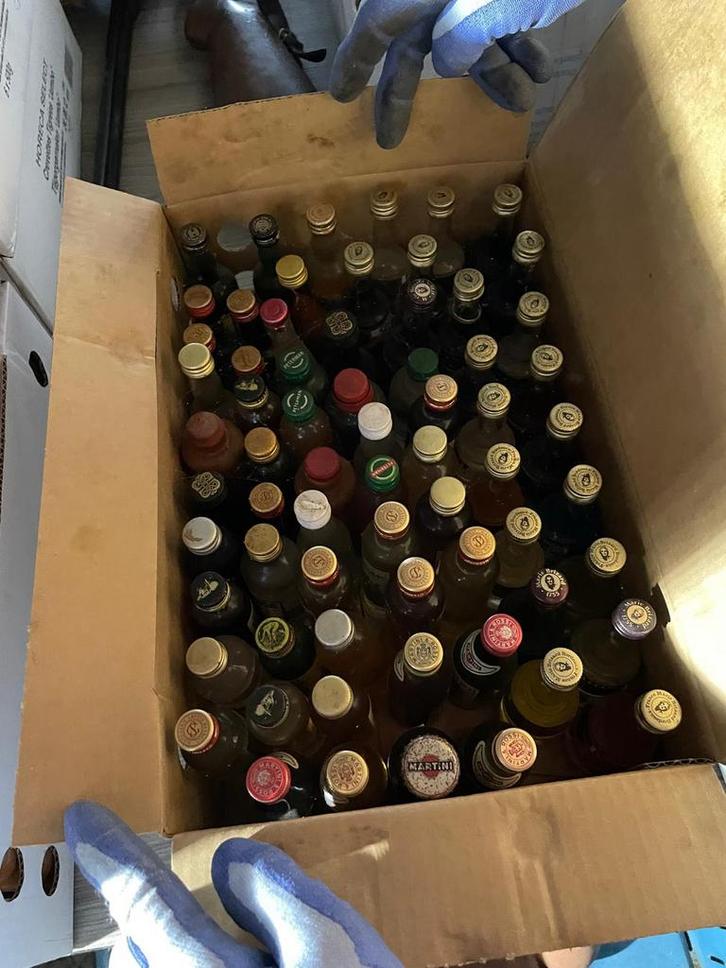 Zeer grote collectie 1100 verschillende kleine drankflesjes, Verzamelen, Complete verzamelingen en Collecties, Ophalen of Verzenden