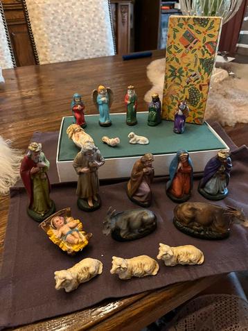 Meer dan 75 jaar oude kerstal figuren 19 stuks beschikbaar voor biedingen