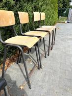 4 typische oude verhoogde schoolstoelen, Huis en Inrichting, Stoelen, Ophalen, Gebruikt, Overige kleuren, Oude schoolstoelen