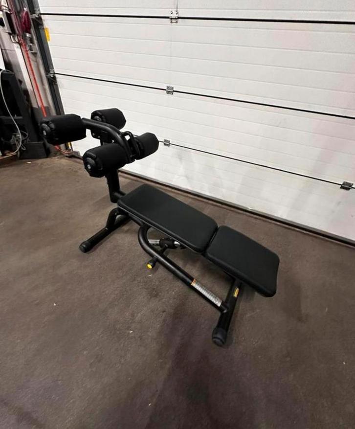 Technogym Ab Crunch Bench, Buikspier Bankje, Sport en Fitness, Fitnessmaterialen, Zo goed als nieuw, Benen, Ophalen